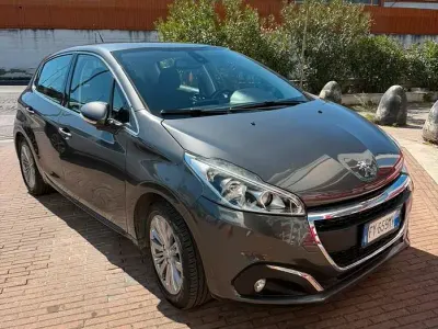 Usata Peugeot 208 82 CV (60 kW) 2019 Grigio Utilitaria