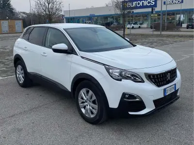 Usata Peugeot 3008 Business-Line 131 CV (96 kW) 2020 Bianco SUV