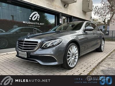 Usata Mercedes E350 Premium 258 CV (189 kW) 2016 Grigio scuro Berlina