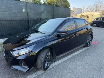 Usata Hyundai i20 Comfort 120 CV (88 kW) 2022 Nero Utilitaria