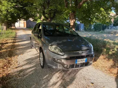 Usata Fiat Punto Evo 69 CV (50 kW) 2011 Grigio Utilitaria