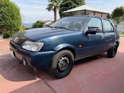 Usata Ford Fiesta Ghia 90 CV (66 kW) 1995 Blu/azzurro Utilitaria