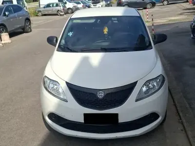 Usata Lancia Ypsilon 69 CV (50 kW) 2018 Bianco Utilitaria