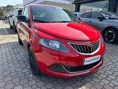 Usata Lancia Ypsilon Silver 70 CV (51 kW) 2021 Rosso Utilitaria