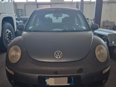 Usata VW New Beetle 105 CV (77 kW) 2007 Grigio Utilitaria