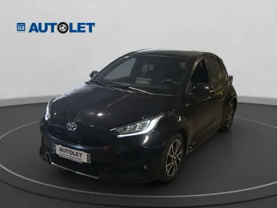 Usata Toyota Yaris Hybrid Lounge 92 CV (67 kW) 2022 Nero Berlina