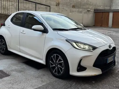 Usata Toyota Yaris Hybrid Active 73 CV (53 kW) 2020 Berlina