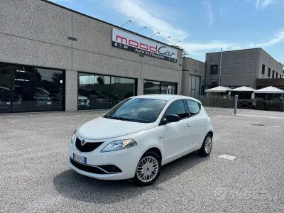 Usata Lancia Ypsilon Silver 69 CV (50 kW) 2016 Bianco Utilitaria