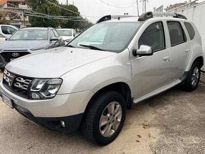 Usata Dacia Duster Lauréate 109 CV (80 kW) 2017 Grigio SUV