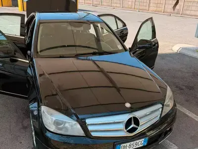 Usata Mercedes C220 170 CV (125 kW) 2007 Marrone Berlina