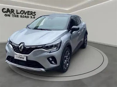 Käytetty Renault Captur Intens 101 HP (74 kW) 2023 Harmaa Katumaasturi