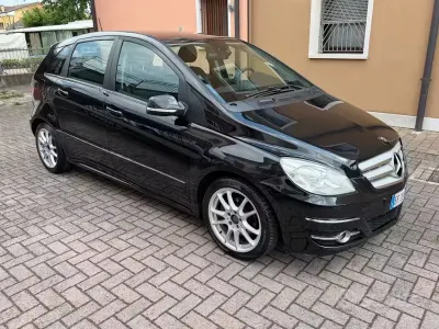 Usata Mercedes B200 140 CV (102 kW) 2010 Nero Monovolume