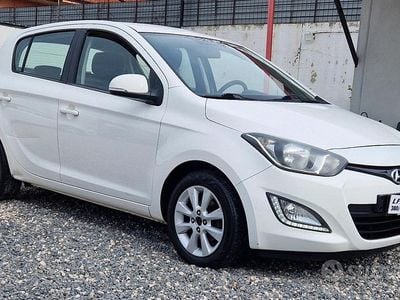 Usata Hyundai i20 75 CV (55 kW) 2013 Bianco Utilitaria