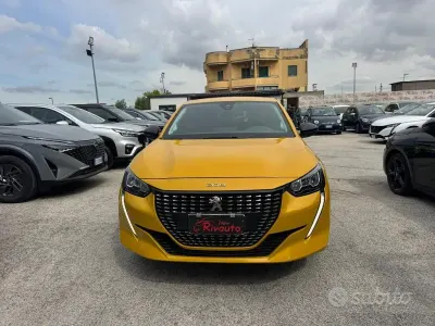 Usata Peugeot 208 Active 75 CV (55 kW) 2023 Oro Utilitaria