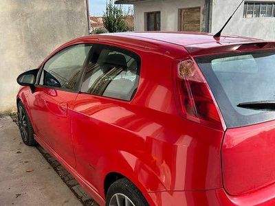 Usata Fiat Grande Punto 131 CV (96 kW) 2006 Rosso Utilitaria
