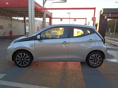 Usata Toyota Aygo X-play 69 CV (50 kW) 2017 Argento Utilitaria