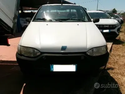 Usata Fiat Strada 63 CV (46 kW) 2002 Bianco Pick-up