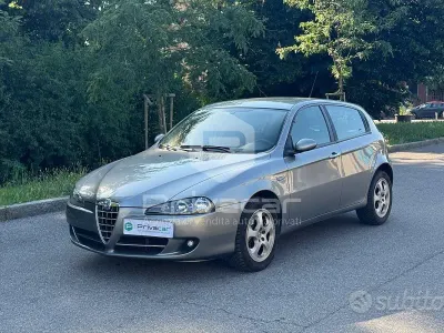 Usata Alfa Romeo 147 Progression 105 CV (77 kW) 2007 Grigio Utilitaria