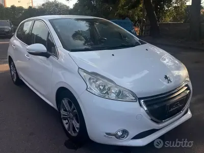 Usata Peugeot 208 Allure 68 CV (50 kW) 2013 Bianco Utilitaria