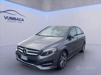 Usata Mercedes B180 109 CV (80 kW) 2016 Grigio metallizzato Monovolume