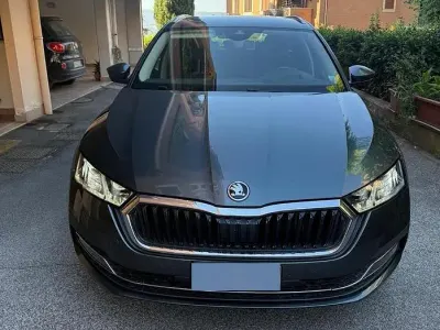 Usata Skoda Octavia 150 CV (110 kW) 2021 Grigio Station wagon