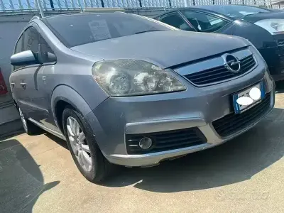 Usata Opel Zafira 120 CV (88 kW) 2006 Grigio Monovolume