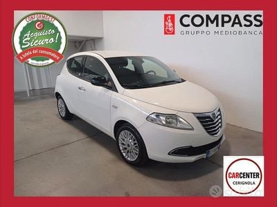 Usata Lancia Ypsilon Gold 69 CV (50 kW) 2015 Bianco Utilitaria