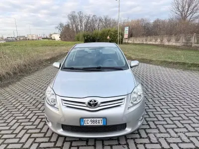 Usata Toyota Auris Sol 99 CV (72 kW) 2010 Grigio Utilitaria