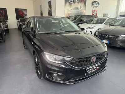 Usata Fiat Tipo Lounge 120 CV (88 kW) 2017 Nero Berlina