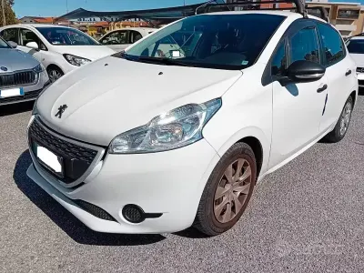 Usata Peugeot 208 Access 82 CV (60 kW) 2013 Bianco Utilitaria