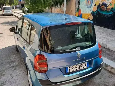 Usata Renault Modus 85 CV (62 kW) 2010 Bluazzurro Monovolume