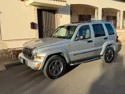 Usata Jeep Cherokee 163 CV (119 kW) 2007 Grigio SUV