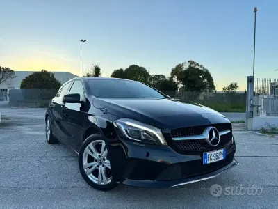 Usata Mercedes A180 109 CV (80 kW) 2017 Nero Berlina