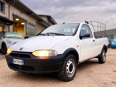 Usata Fiat Strada 62 CV (45 kW) 2001 Bianco Pick-up