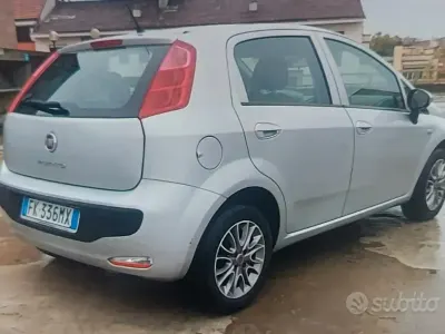 Usata Fiat Punto Lounge 77 CV (56 kW) 2017 Grigio Utilitaria