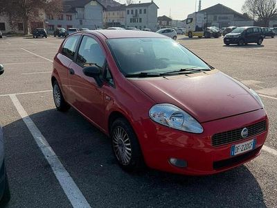 Usata Fiat Grande Punto 65 CV (47 kW) 2007 Rosso Utilitaria