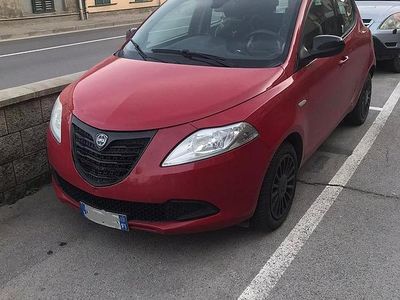 Usata Lancia Ypsilon 69 CV (50 kW) 2015 Rosso Utilitaria