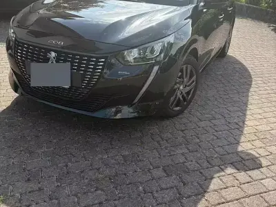 Usata Peugeot 208 Active 102 CV (75 kW) 2022 Nero Utilitaria