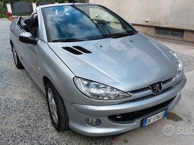 Usata Peugeot 206 CC 109 CV (80 kW) 2007 Grigio Cabrio