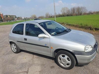 Usata Opel Corsa Sport 90 CV (66 kW) 1997 Grigio Utilitaria