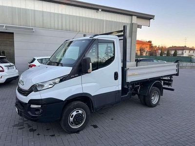 Usata Iveco Daily 116 CV (85 kW) 2017 Bianco Furgone