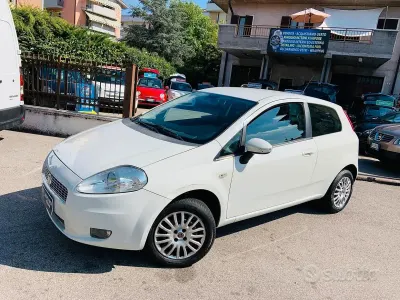 Usata Fiat Grande Punto Active 69 CV (50 kW) 2009 Bianco Utilitaria