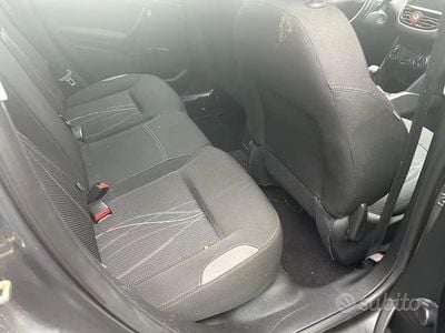 Begagnad Peugeot 208 68 HK (50 kW) 2012 Svart Halvkombi