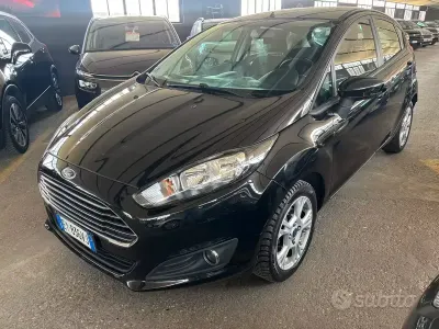 Usata Ford Fiesta Titanium 97 CV (71 kW) 2015 Nero Utilitaria