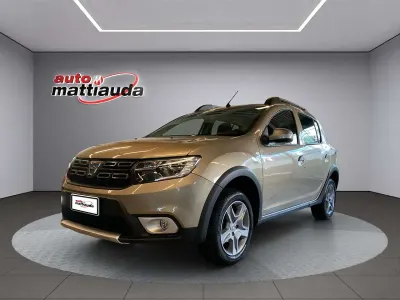 Usata Dacia Sandero Comfort 90 CV (66 kW) 2020 Giallo ambra Utilitaria