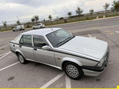 Usata Alfa Romeo 75 148 CV (108 kW) 1991 Argento Berlina