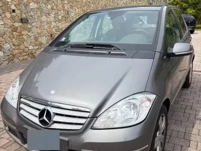 Usata Mercedes A180 Avantgarde 109 CV (80 kW) 2010 Grigio Berlina