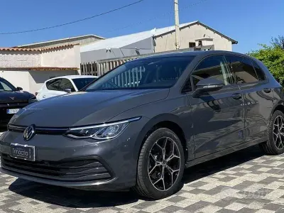 Usata VW Golf VIII Life 116 CV (85 kW) 2022 Grigio Berlina