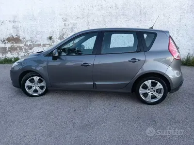 Usata Renault Scénic III 110 CV (80 kW) 2014 Grigio Berlina