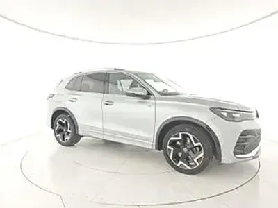 Usata VW Tiguan R-line 150 CV (110 kW) 2024 Nero SUV